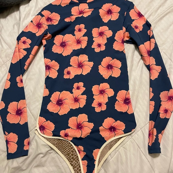 Acacia hibiscus Ehukai - Picture 1 of 4